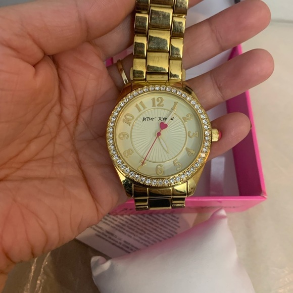 Betsey Johnson watch gold tone watch- needs battery - Picture 8 of 10